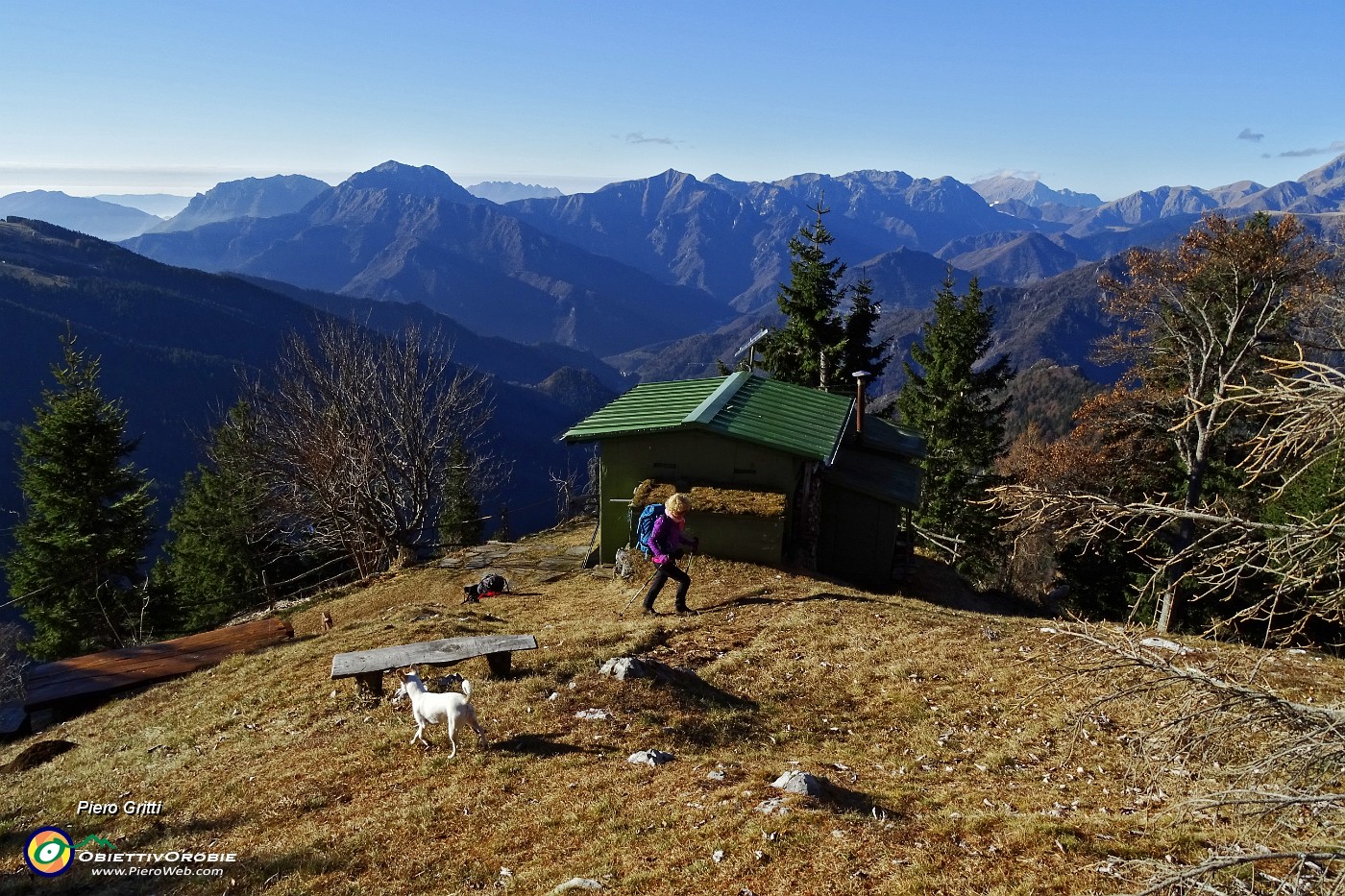 21 Vista sul Capanno del Luciano e sulle Prealpi antistanti.JPG -                                